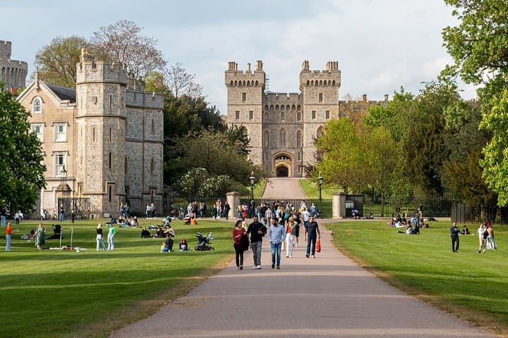 Private Full-Day Heritage Tour from Historic Southampton