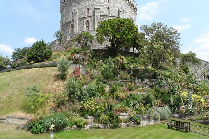 Full Day Private Tour in Windsor Castle and Hampton Court Palace