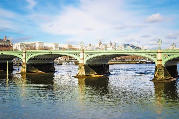 Central London Self-Guided City Walking Tour & Scavenger Hunt