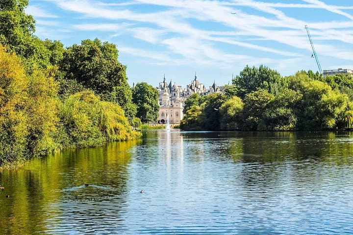 Central London Self-Guided City Walking Tour & Scavenger Hunt