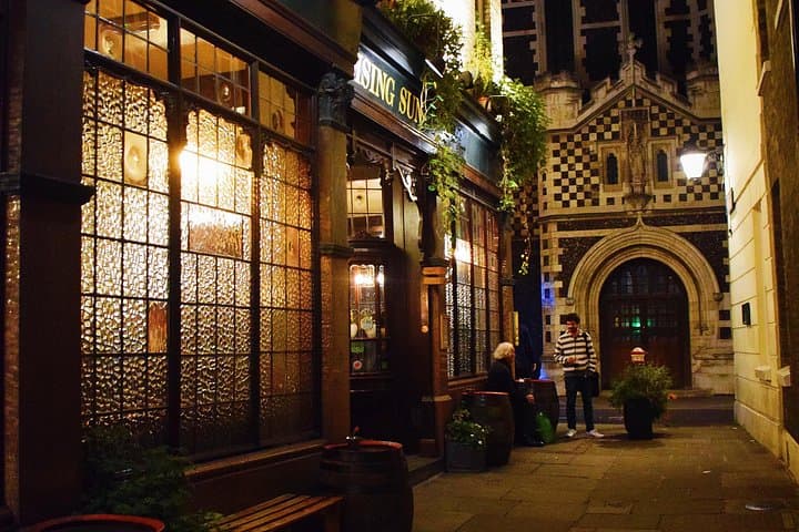The Haunted Pubs of Old London: Small Group Tour