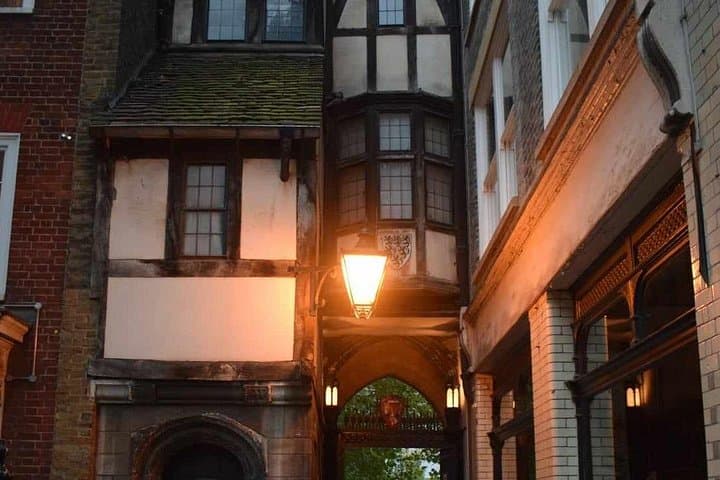 The Haunted Pubs of Old London: Small Group Tour