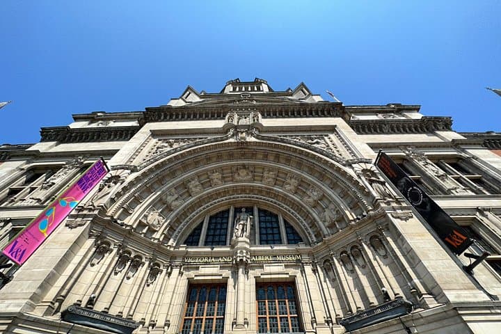 Kid-Friendly Victoria & Albert Museum and Kensington Gardens Tour