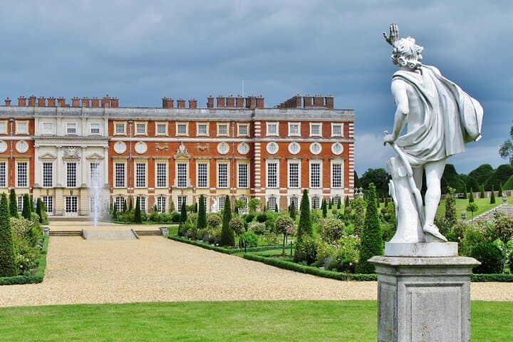 Private Skip-the-line Trip To Hampton Court Palace In London