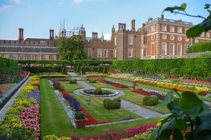 Private Skip-the-line Trip To Hampton Court Palace In London