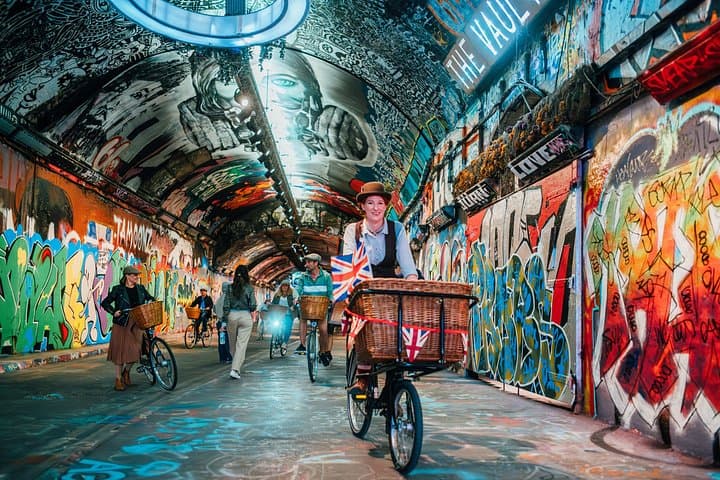 Private London Gin Safari: A Spirited, Juniper-Fuelled Jaunt