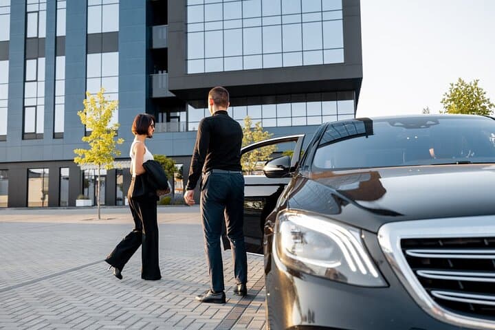 Airport Transfers: London Heathrow Airport to City Center Hotel