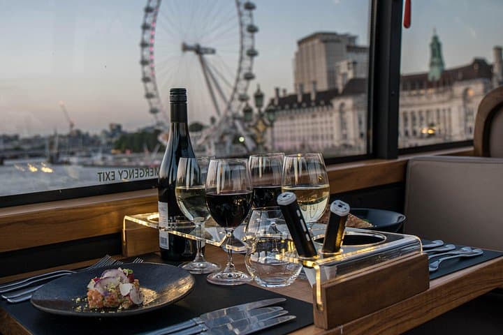 London Scenic Lunch Tour: A Gastronomic Adventure