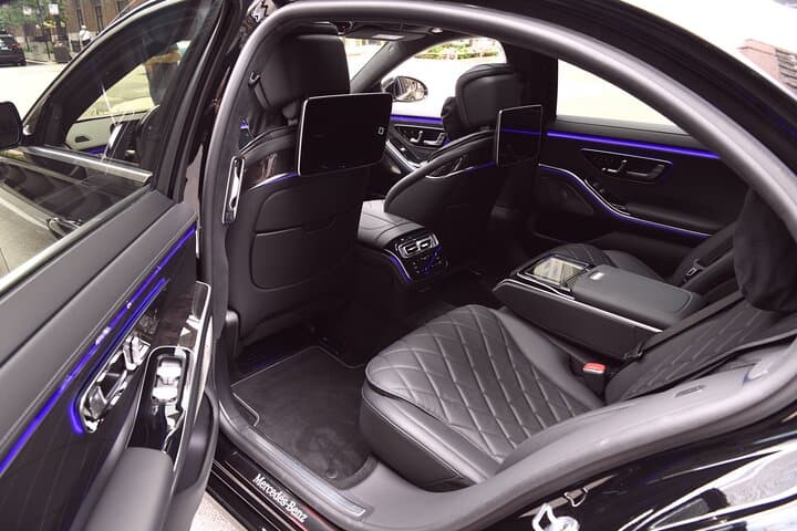 Private Transfer: London to Luton Airport LTN by Luxury Car