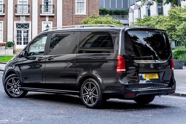 CO2-Offset | Private Minivan from BHD or BFS Airport to Belfast