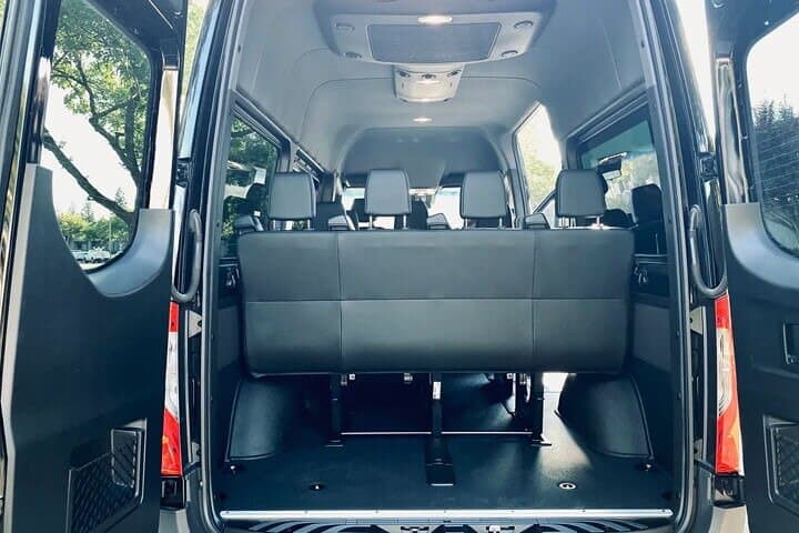 CO2-Offset |Arrival By Minibus from BHD or BFS Airport to Belfast