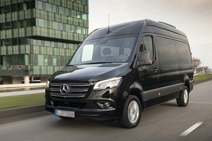 CO2-Offset |Arrival By Minibus from BHD or BFS Airport to Belfast