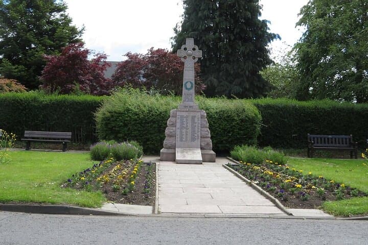 Private Walking Tour in Roslin village
