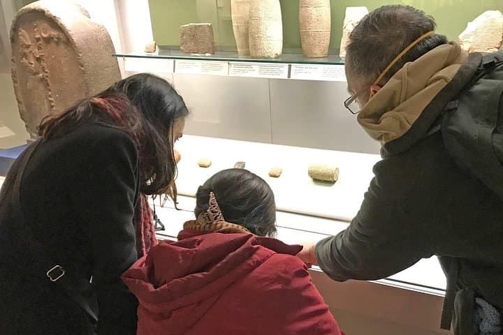 Explaining the impact of a clay cylinder of Babylonian King Nabonidus, which mentions his son Belshazzar.