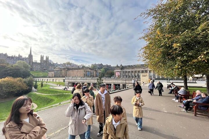 e-Scavenger hunt Edinburgh: Explore the city at your own pace