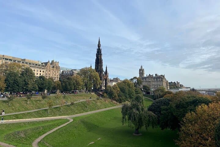 e-Scavenger hunt Edinburgh: Explore the city at your own pace