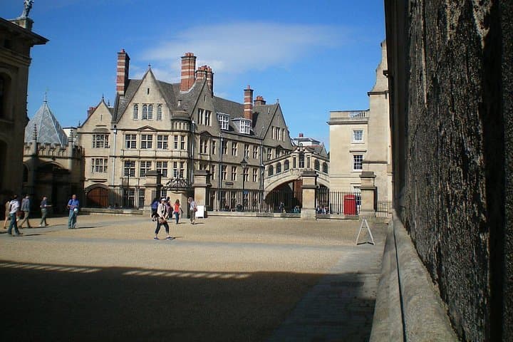 Full Day Private Tour from London to Oxford Cotswold Shakespeare