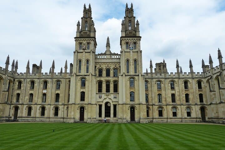 Full Day Private Tour from London to Oxford Cotswold Shakespeare