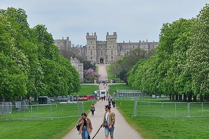Transfer from Southampton to Heathrow via Stonehenge and Windsor