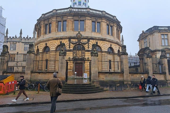Oxford Mystery Quest: Exploration Game and Tour