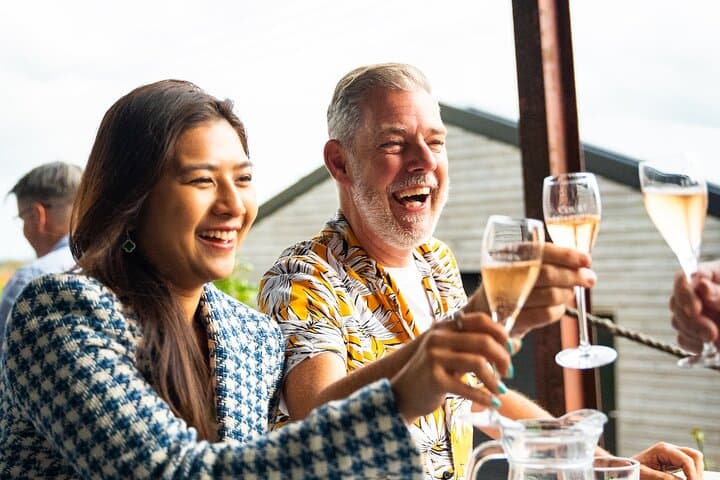 Full-Day Vintage Bus Wine Tour of Sussex from London