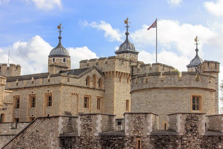 Private Guided Tour: Tower of London Including Tickets & Pickup