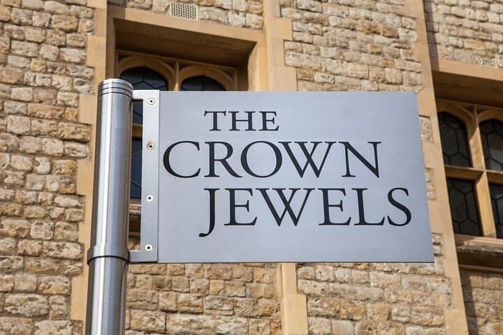 Private Guided Tour: Tower of London Including Tickets & Pickup