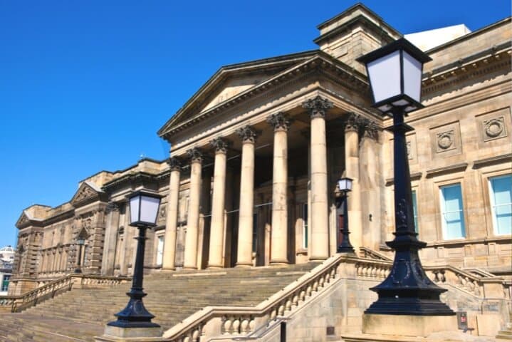 Liverpool Self-Guided City Walking Tour & Scavenger Hunt