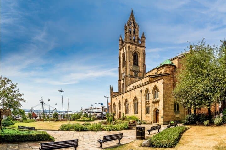 Liverpool Self-Guided City Walking Tour & Scavenger Hunt