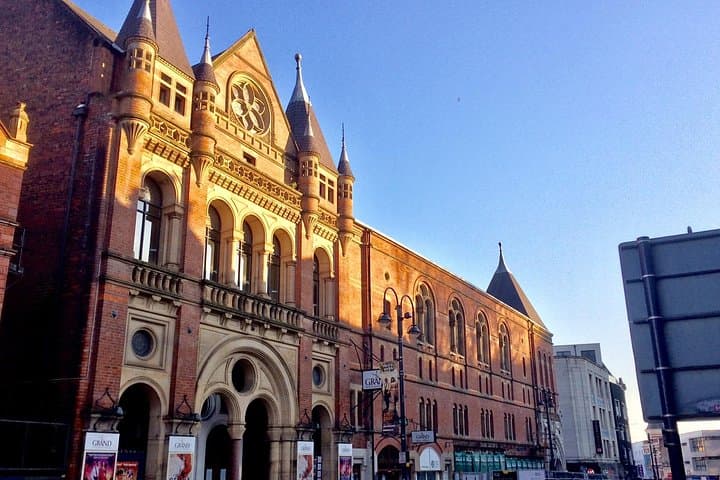 Leeds Self-Guided City Walking Tour & Scavenger Hunt