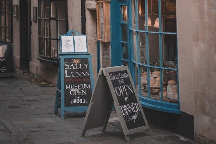 2 Hour Historic Walking Tour in Bath with An App