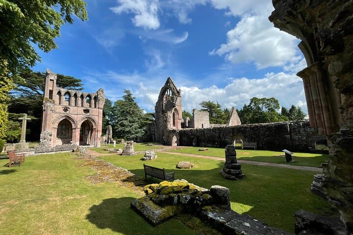 Stone & Story: Rosslyn Chapel & Melrose Abbey Private Day Trip