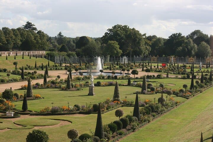 Hampton Court Palace Stonehenge and Roman Bath Tour with Passes