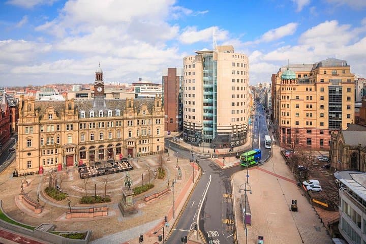 Leeds Exploration Through Time and Art - Private Tour