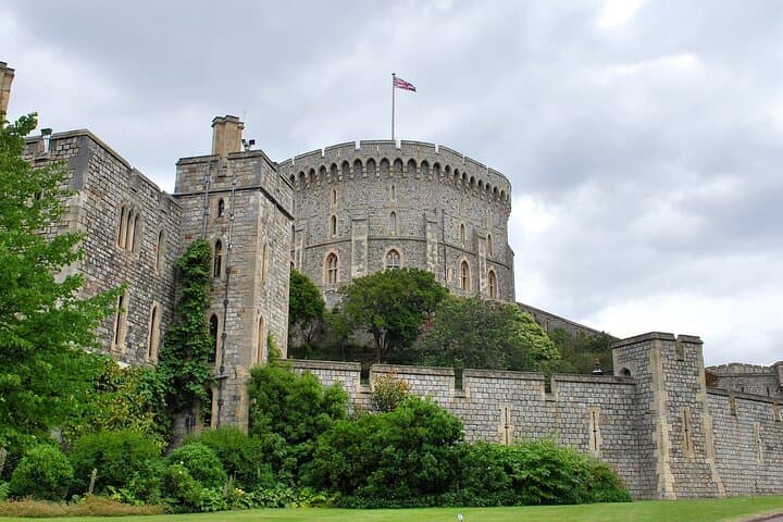 Windsor Castle, Bath and Stonehenge Tour