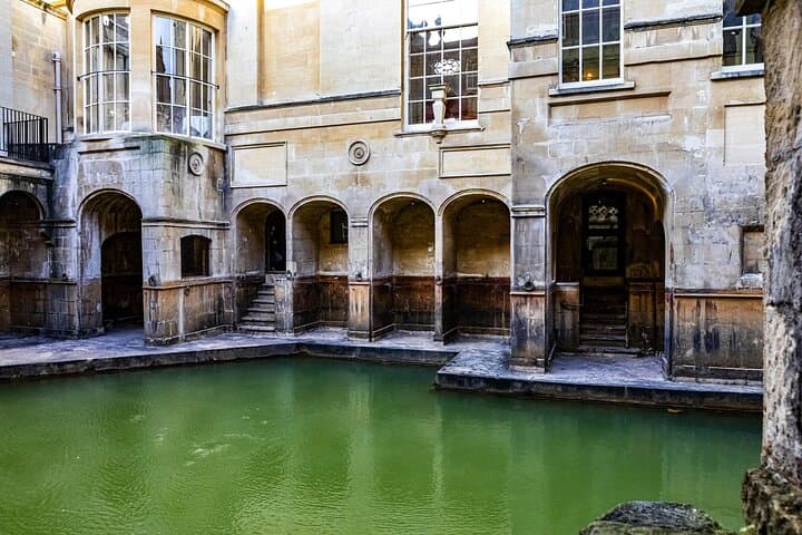 Windsor Castle, Bath and Stonehenge Tour