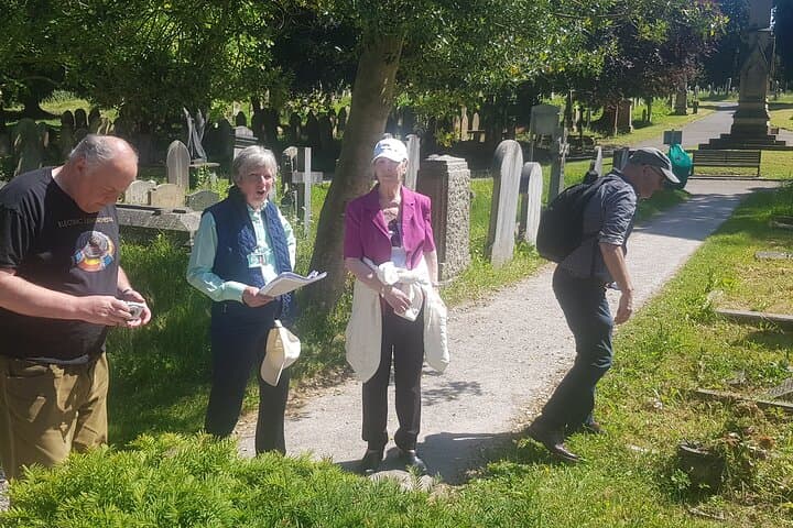 Guided Overleigh Cemetery Tour in Chester