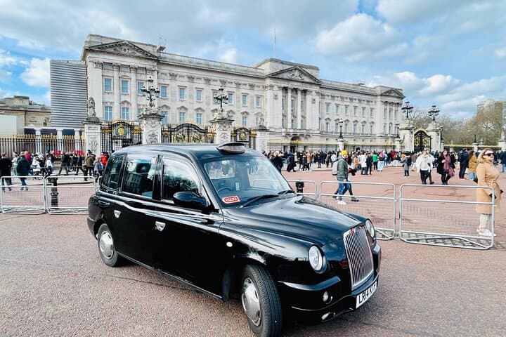 Private Royal London Taxi Tour with The Changing of the Guards