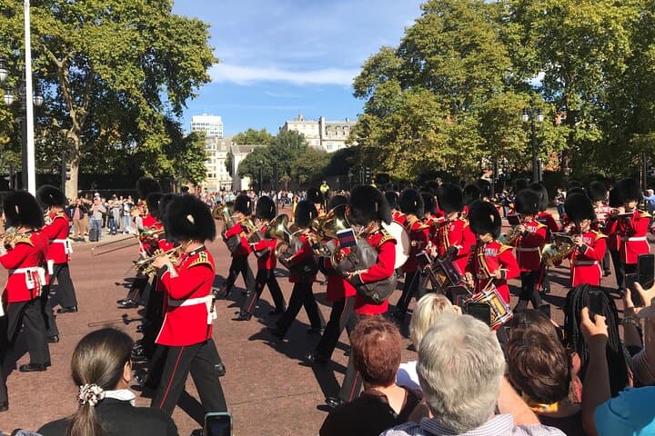 Private Royal London Taxi Tour with The Changing of the Guards