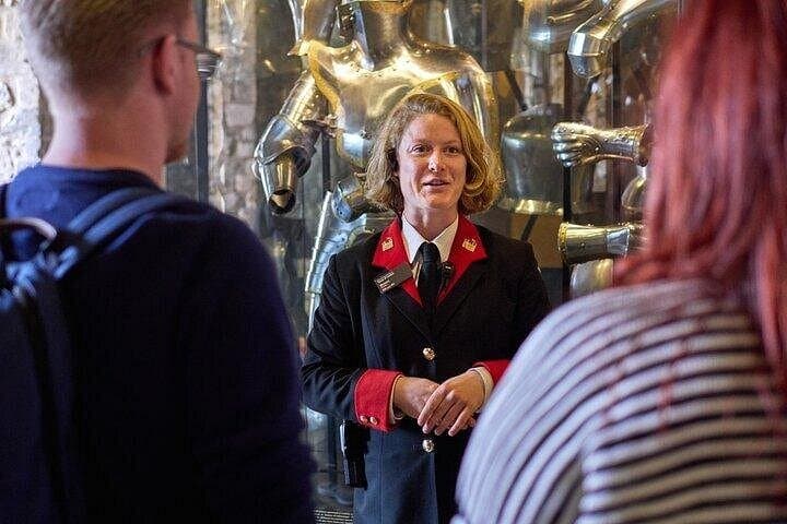 Meet a Beefeater - Few visitors get to speak with a Beefeater, but this tour guarantees you 15 minutes with a Guard. They'll tell funny stories and crack jokes inside a lesser-known room in the Bloody