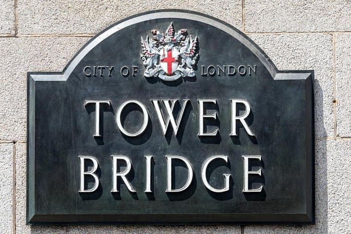 Skip-the-line Tower Bridge and Tower of London Private Tour
