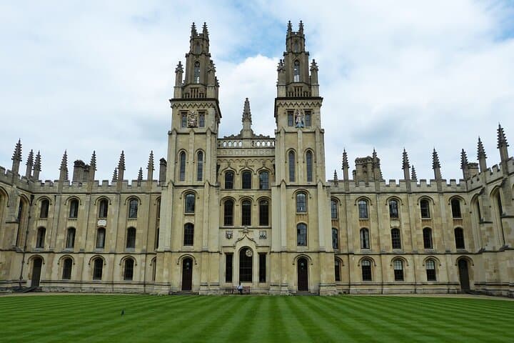 All Inclusive Full Day Private Tour in Oxford and Cotswold
