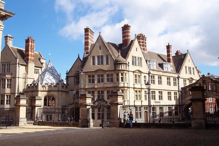 All Inclusive Full Day Private Tour in Oxford and Cotswold