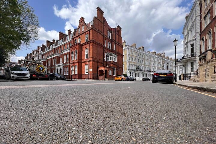 Gatwick Airport to or from London - Private with Meet & Greet