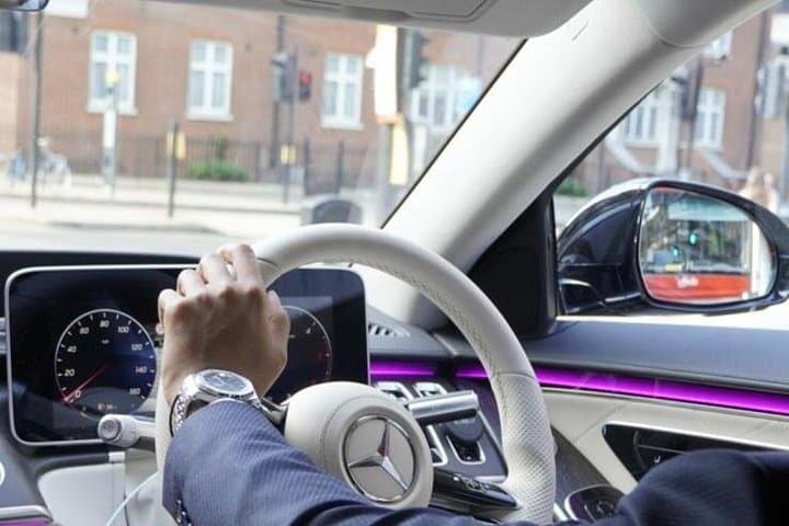 Private Heathrow Airport transfer to or from your London Hotel