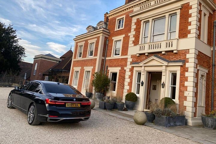 Private Heathrow Airport transfer to or from your London Hotel