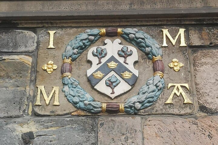 Small Group Walking Tour with Hidden Walks Author in Edinburgh