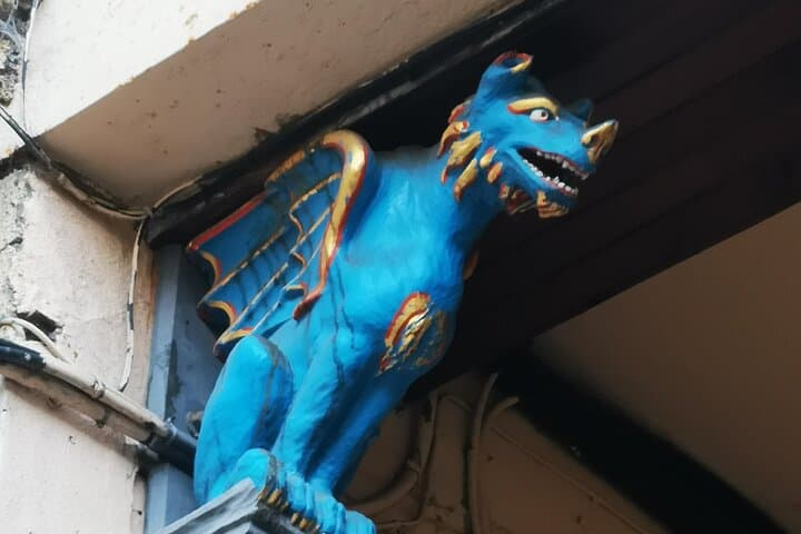 Small Group Walking Tour with Hidden Walks Author in Edinburgh