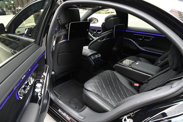 Airport Transfer: Heathrow Airport LHR to London by Luxury Car