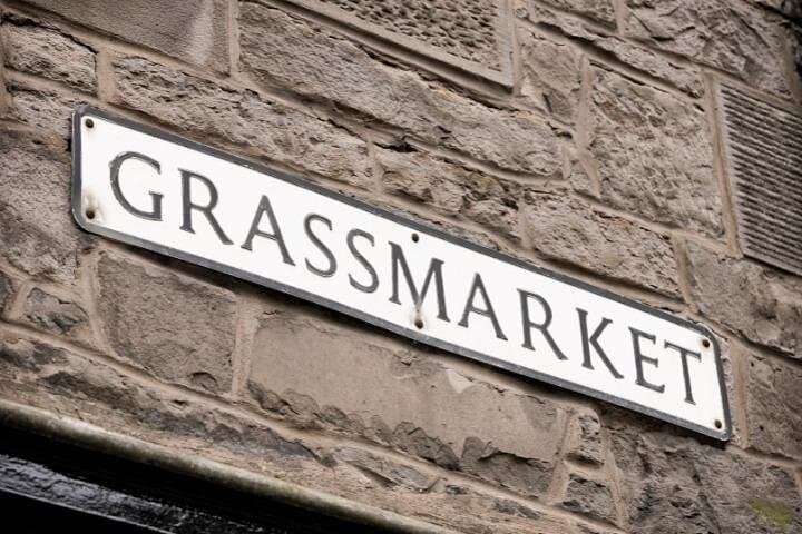 Edinburgh Old Town Walking Tour with an App